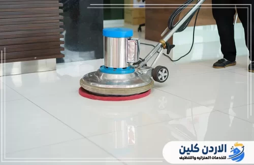 تنظيف وتلميع الأرضيات الخشبية بعد التشطيب