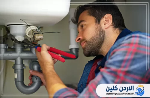 معلم سباكة الحمامات: