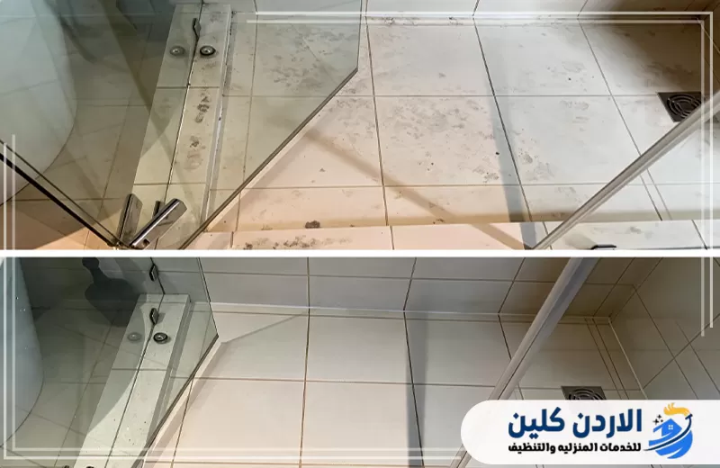 تنظيف أرضية الحمام وإزالة البقع المتراكمة من البلاط والزوايا المحيطة بمنطقة الشاور.