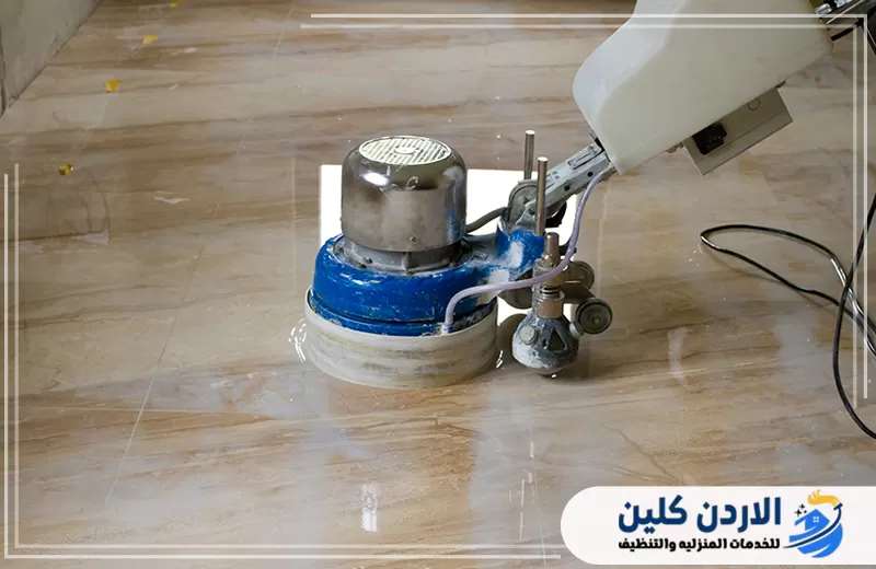 اطلب جلي وتلميع الرخام من الأردن كلين الآن0791561666. تنفيذ جلي وتلميع لأرضية رخامية باستخدام ماكينة احترافية لاستعادة اللمعان وتحسين المظهر النهائي.