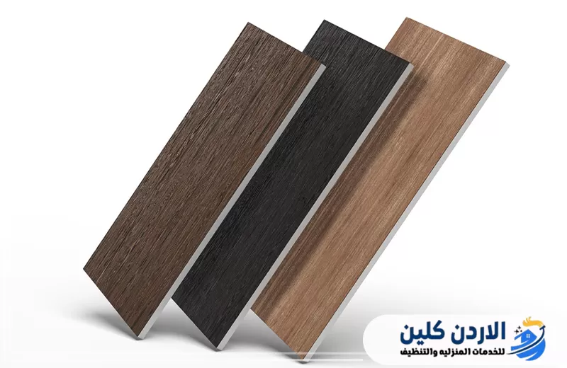 ألواح SPC بتدرجات خشبية مختلفة مناسبة للمساحات التي تحتاج شكلا عمليا ومظهرا مرتبا.