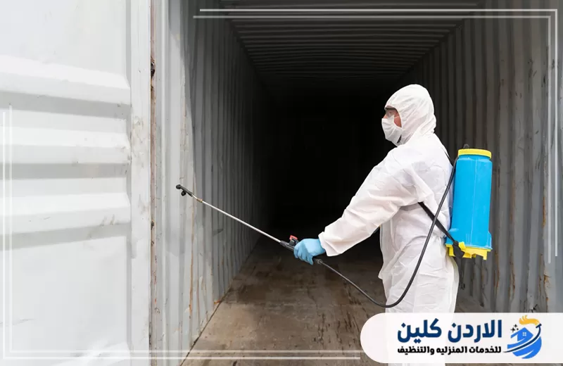 احجز زيارة فني مكافحة الحشرات للمنشآت 0791561666. رش وقائي داخل مستودع أو حاوية لتقليل فرص انتشار الحشرات الزاحفة في المساحات المغلقة.