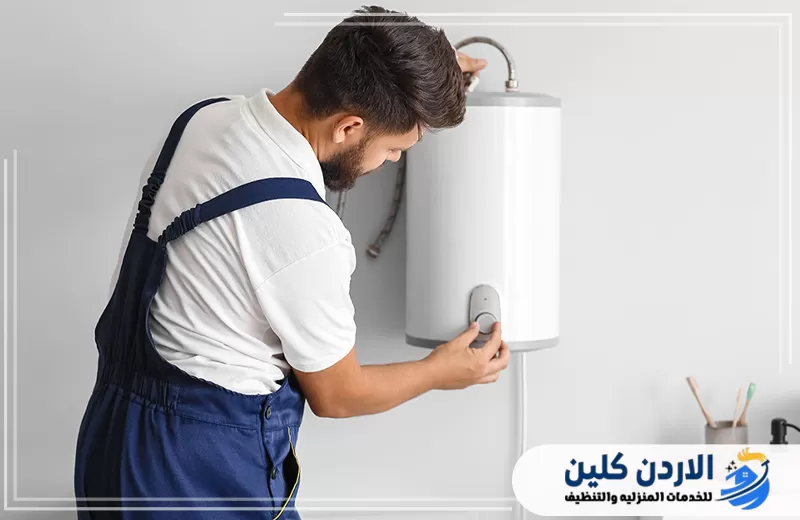 تنفيذ صيانة لسخان مياه منزلي مع ضبط الإعدادات وفحص التشغيل بشكل عملي ومنظم.